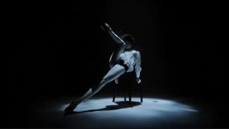 Espectacular tango bajo el agua a 10 metros de profundidad