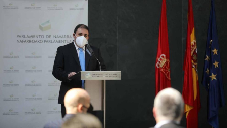 El acto se ha celebrado en el Parlamento de Navarra, donde la entidad ha recibido el reconocimiento de las instituciones navarras