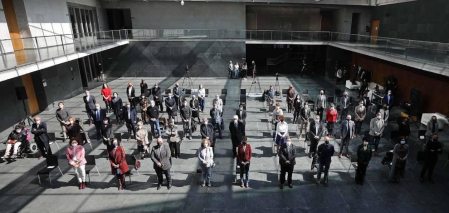 El acto se ha celebrado en el Parlamento de Navarra, donde la entidad ha recibido el reconocimiento de las instituciones navarras