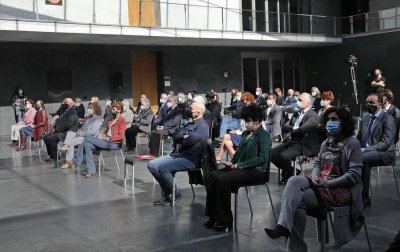 El acto se ha celebrado en el Parlamento de Navarra, donde la entidad ha recibido el reconocimiento de las instituciones navarras