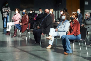 El acto se ha celebrado en el Parlamento de Navarra, donde la entidad ha recibido el reconocimiento de las instituciones navarras