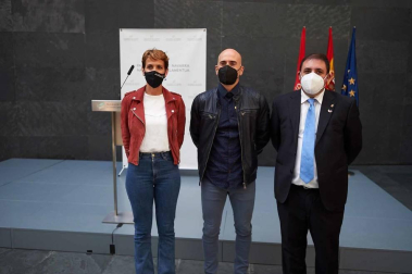 El acto se ha celebrado en el Parlamento de Navarra, donde la entidad ha recibido el reconocimiento de las instituciones navarras