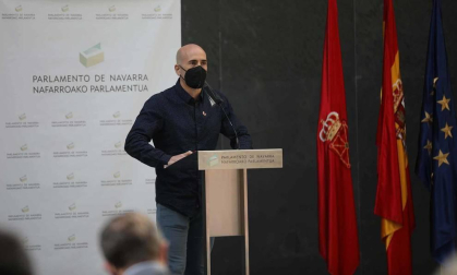 El acto se ha celebrado en el Parlamento de Navarra, donde la entidad ha recibido el reconocimiento de las instituciones navarras