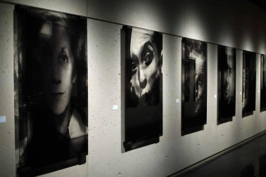 La artista, Premio Nacional de Fotografía 2020, inaugura 'Pasado y presente, la memoria y su construcción', una exposición que recoge sus trabajos desde los años 90 hasta la actualidad