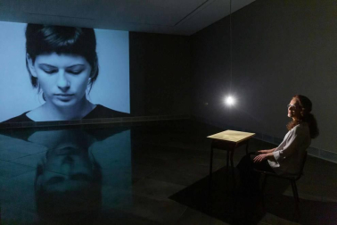 La artista, Premio Nacional de Fotografía 2020, inaugura 'Pasado y presente, la memoria y su construcción', una exposición que recoge sus trabajos desde los años 90 hasta la actualidad