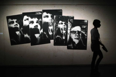La artista, Premio Nacional de Fotografía 2020, inaugura 'Pasado y presente, la memoria y su construcción', una exposición que recoge sus trabajos desde los años 90 hasta la actualidad