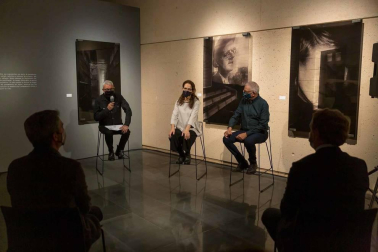 La artista, Premio Nacional de Fotografía 2020, inaugura 'Pasado y presente, la memoria y su construcción', una exposición que recoge sus trabajos desde los años 90 hasta la actualidad