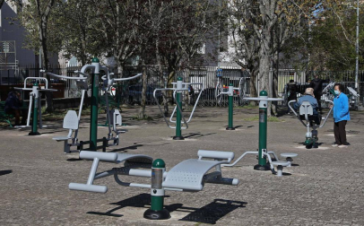 Las nuevas máquinas y la limpieza que ha hecho el Ayuntamiento de Pamplona en los seis circuitos al aire libre ha alegrado a los usuarios habituales que los veían muy desmejorados