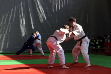 Galería de fotos del Campeonato Navarro júnior disputado en el Polideportivo de Mendillorri.