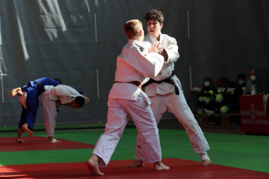 Galería de fotos del Campeonato Navarro júnior disputado en el Polideportivo de Mendillorri.