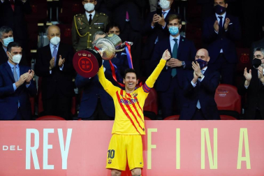 El FC Barcelona goleó (0-4) al Athletic Club este sábado en la final de la Copa del Rey celebrada en el Estadio de La Cartuja, una lucha sin rival para los azulgrana que salen campeones dos años después gracias al gran despliegue que lideraron Messi y De Jong.