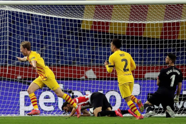 El FC Barcelona goleó (0-4) al Athletic Club este sábado en la final de la Copa del Rey celebrada en el Estadio de La Cartuja, una lucha sin rival para los azulgrana que salen campeones dos años después gracias al gran despliegue que lideraron Messi y De Jong.