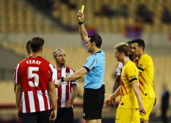 El FC Barcelona goleó (0-4) al Athletic Club este sábado en la final de la Copa del Rey celebrada en el Estadio de La Cartuja, una lucha sin rival para los azulgrana que salen campeones dos años después gracias al gran despliegue que lideraron Messi y De Jong.