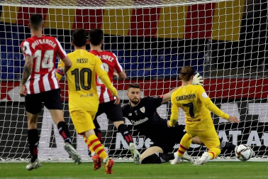 El FC Barcelona goleó (0-4) al Athletic Club este sábado en la final de la Copa del Rey celebrada en el Estadio de La Cartuja, una lucha sin rival para los azulgrana que salen campeones dos años después gracias al gran despliegue que lideraron Messi y De Jong.