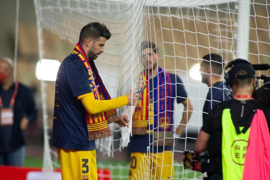 El FC Barcelona goleó (0-4) al Athletic Club este sábado en la final de la Copa del Rey celebrada en el Estadio de La Cartuja, una lucha sin rival para los azulgrana que salen campeones dos años después gracias al gran despliegue que lideraron Messi y De Jong.