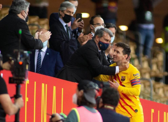 El FC Barcelona goleó (0-4) al Athletic Club este sábado en la final de la Copa del Rey celebrada en el Estadio de La Cartuja, una lucha sin rival para los azulgrana que salen campeones dos años después gracias al gran despliegue que lideraron Messi y De Jong.
