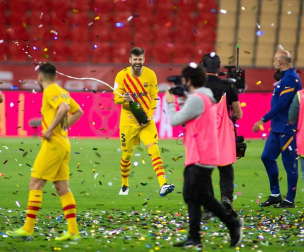 El FC Barcelona goleó (0-4) al Athletic Club este sábado en la final de la Copa del Rey celebrada en el Estadio de La Cartuja, una lucha sin rival para los azulgrana que salen campeones dos años después gracias al gran despliegue que lideraron Messi y De Jong.