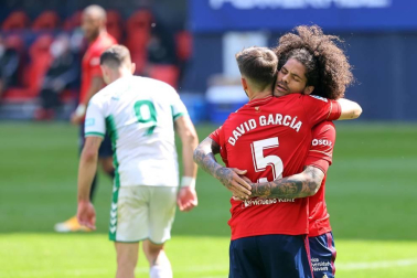 Imágenes del partido Osasuna-Elche disputado en El Sadar.