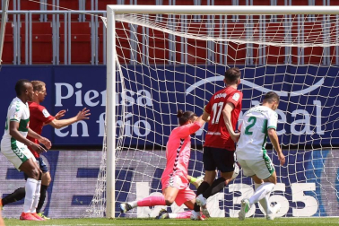 Imágenes del partido Osasuna-Elche disputado en El Sadar.