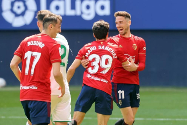 Imágenes del partido Osasuna-Elche disputado en El Sadar.