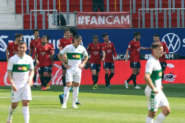 Imágenes del partido Osasuna-Elche disputado en El Sadar.