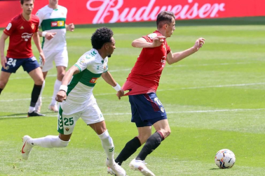 Imágenes del partido Osasuna-Elche disputado en El Sadar.
