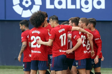 Imágenes del partido Osasuna-Elche disputado en El Sadar.