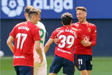 Imágenes del partido Osasuna-Elche disputado en El Sadar.