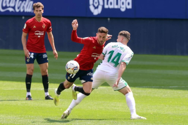 Imágenes del partido Osasuna-Elche disputado en El Sadar.