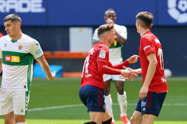 Imágenes del partido Osasuna-Elche disputado en El Sadar.