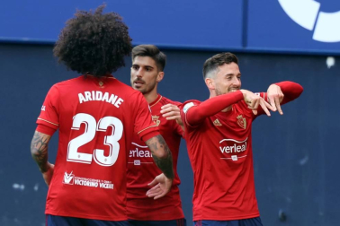 Imágenes del partido Osasuna-Elche disputado en El Sadar.