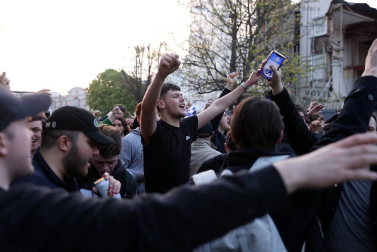 Más de 1.000 aficionados del Chelsea se reunieron en los aledaños del campo para pedir la retirada del equipo inglés de la Superliga