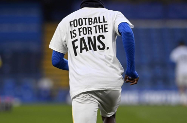 Más de 1.000 aficionados del Chelsea se reunieron en los aledaños del campo para pedir la retirada del equipo inglés de la Superliga