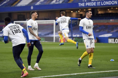 Más de 1.000 aficionados del Chelsea se reunieron en los aledaños del campo para pedir la retirada del equipo inglés de la Superliga