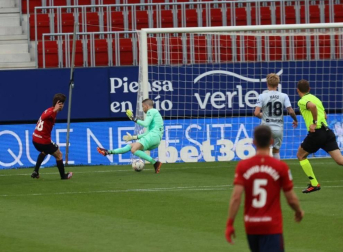 Imágenes del partido Osasuna-Valencia disputado en El Sadar.