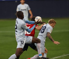Imágenes del partido Osasuna-Valencia disputado en El Sadar.