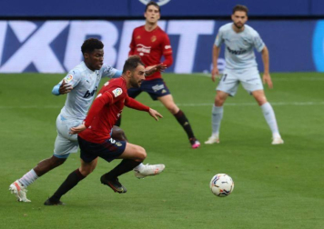 Imágenes del partido Osasuna-Valencia disputado en El Sadar.