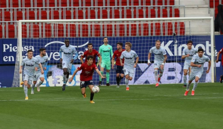 Imágenes del partido Osasuna-Valencia disputado en El Sadar.