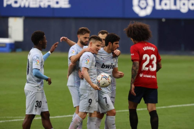 Imágenes del partido Osasuna-Valencia disputado en El Sadar.
