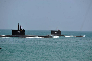 Los reyes han presidido este jueves la puesta a flote del nuevo submarino de la Armada, el S-81 Isaac Peral, en los astilleros de Navantia en Cartagena, en la que han estado acompañados por sus hijas, Leonor, princesa de Asturias y madrina del bautizo del sumergible, y la infanta Sofía.