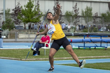 Galería de fotos de la primera jornada de la Liga Joma, la División de Honor de Clubes masculinos, en Larrabide.