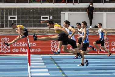 Galería de fotos de la primera jornada de la Liga Joma, la División de Honor de Clubes masculinos, en Larrabide.