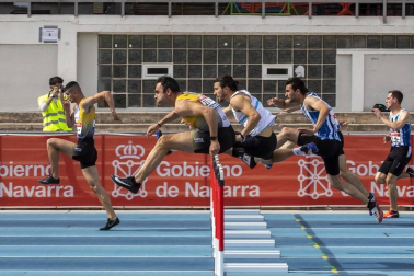 Galería de fotos de la primera jornada de la Liga Joma, la División de Honor de Clubes masculinos, en Larrabide.