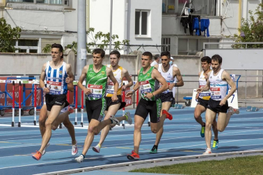 Galería de fotos de la primera jornada de la Liga Joma, la División de Honor de Clubes masculinos, en Larrabide.