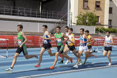 Galería de fotos de la primera jornada de la Liga Joma, la División de Honor de Clubes masculinos, en Larrabide.