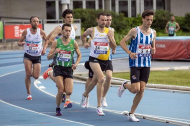 Galería de fotos de la primera jornada de la Liga Joma, la División de Honor de Clubes masculinos, en Larrabide.