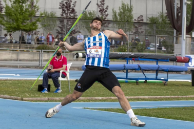 Galería de fotos de la primera jornada de la Liga Joma, la División de Honor de Clubes masculinos, en Larrabide.
