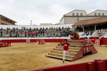La zona media de Navarra acogió este domingo la primera exhibición de bravura de la mano de la ganadería Arriazu
