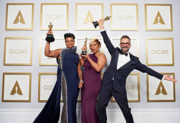 Galería de fotos de la alfombra roja de los Premios Oscar 2021, que este año han recuperado la presencialidad