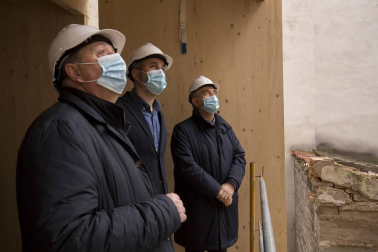 Obras para la construcción de viviendas en la calle Descalzos de Pamplona.